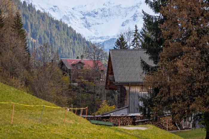 Gstaad Oberbort mit Wildhorngruppe